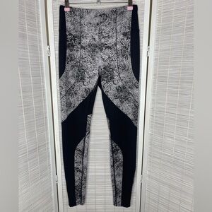 Lululemon Sweat & Repeat Tight 28" Black Serigraph Starlight Yoga Size 8